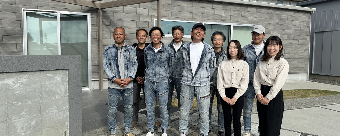 ヒラノタイル スタッフ集合写真