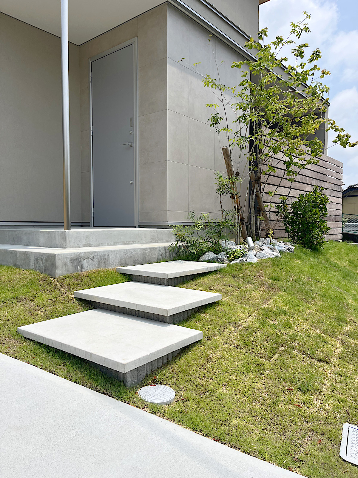 憧れの浮き階段をコスパよく