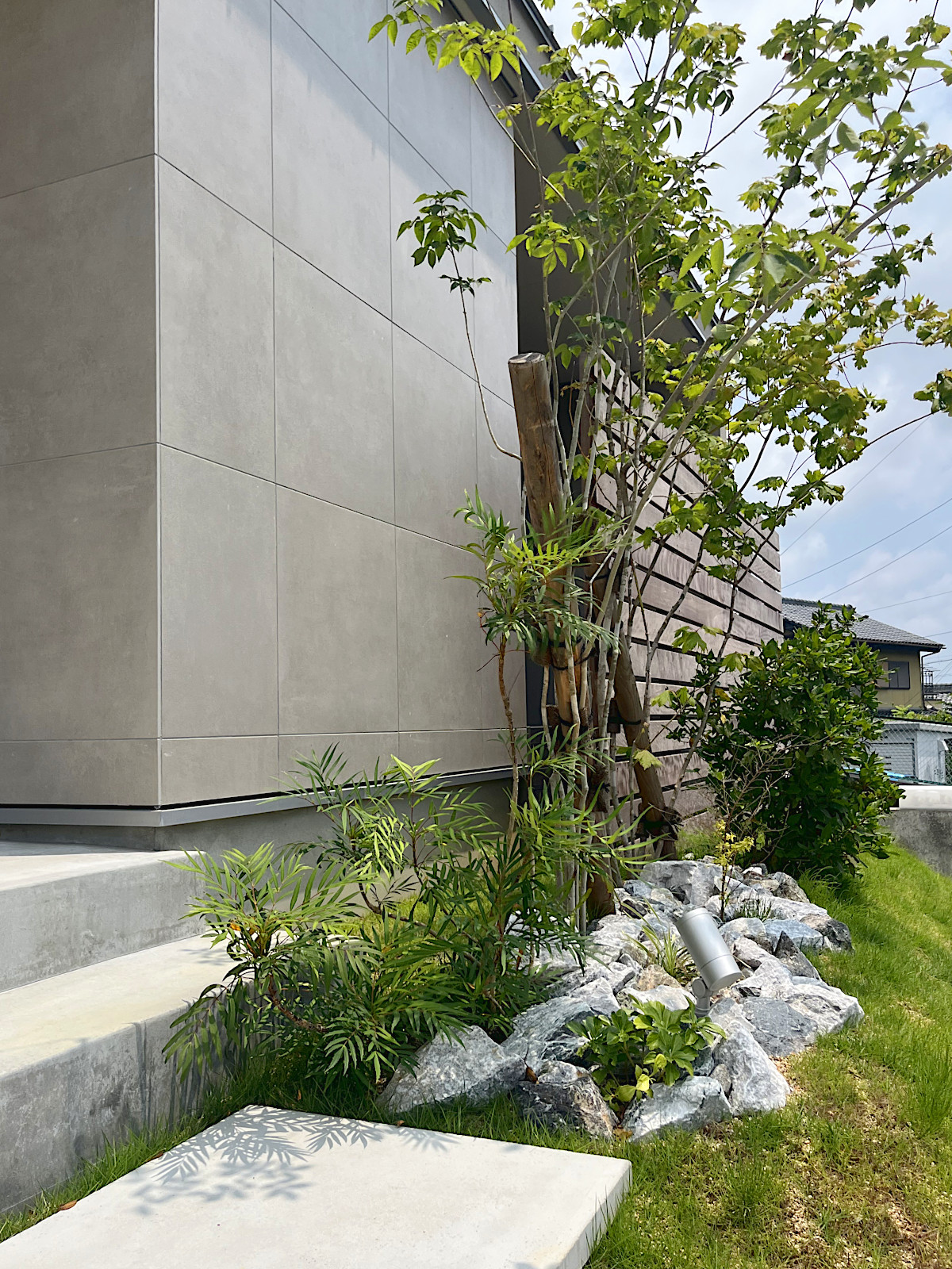 タイル×グリーン×ウッドのフォーカルポイント